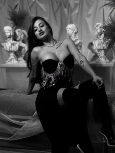 MaryLewis_ Lady in Black Pic 2