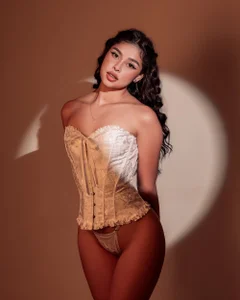 CristalMayson Public صورة واحدة|CristalMayson Public صورتان|CristalMayson Public  صور|CristalMayson Public  صورة