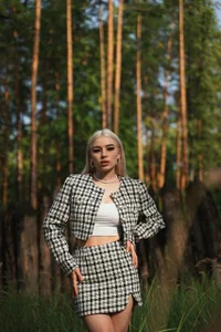 HollyTaillor Public Pic 5