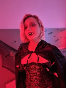 _blowjob_queen Vampire party Poză 7
