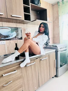 salomebenz horny photos in my house slika 5