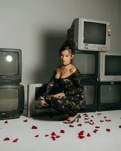 brianathompson ROSES, LINGERIE AND DIAMONDS รูป  3