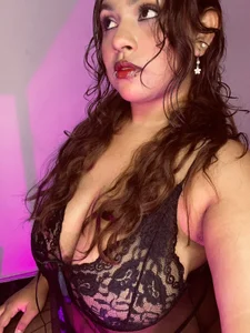 Black looks great on me, right? 🖤🥵🥵 de sharloth_0  Imagens