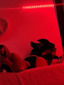 Photos In Red od dayis_sweet  2 snímek