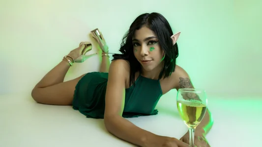 AndreaVelasco 🍀 Luck is in every corner, in each toast and in each smile🍀 Bilde