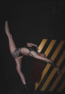 Devil_s_bride leg-split Pic