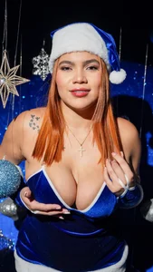 hillary_uckerman_ Merry Christmas 🎄🎄⛄❄💙💙 Hình 5