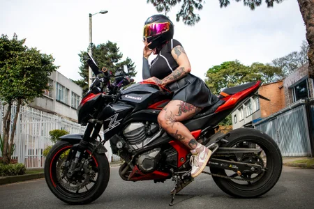 ViolettaBaker_ sexy motorcyclist รูป  6