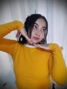 tiny_evil_s yellow day sexfoto 5