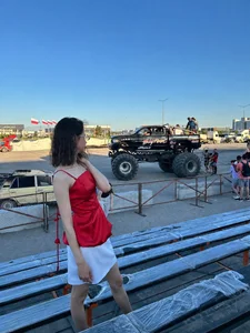 First time seeing monster truck🥵🥵🥵 de SheliaBinkley  5 Imagens