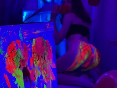lady_curls consequences of a Neon Art Show 😈 Immagine  5
