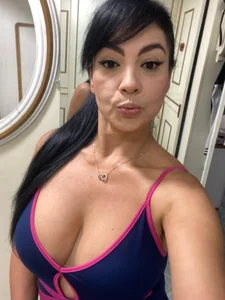 Hot_beauty__Gym day Bild 3