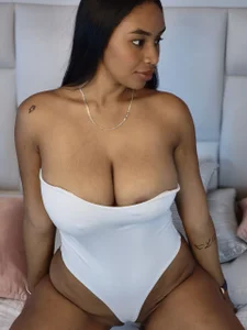 Scarlett_Viibe Public Pic 2