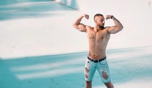 MAN ALIVE de MasculineGuy99 Foto