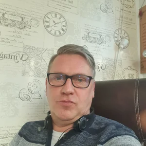 RobertStripX Yours sincerely  2টি ছবি