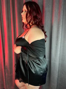 All dressed in black, but definitely not here to behave ✨ od KarinaDelicious  5 snímek