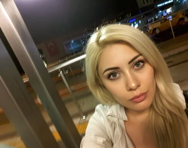 ELEINALONDONのPublicの 8枚の写真