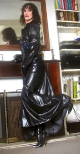 latextg Latex & High Heels Pic