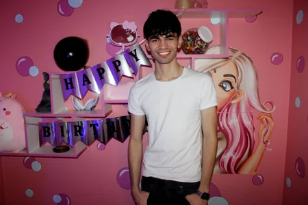 My Birthday🎉🎁🎉🎁🎉 od JaremyHarris  5 snímek