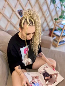 CrazyBitchInLace lazy ass 圖片