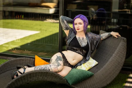 _HelenCarter Sexy Black Pic 2