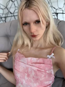 JuanaSumma How do you like my outfit?🪽🪽 รูป  4