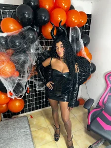 analus-01 Its sexy Halloween Pic 2