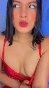 Megan_browns1sexy megan in red😈图片 3