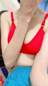 Red dress de Samira_Sen  4 Imagens