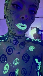 Venomous Touch💚 od AnaChernova  3 snímek