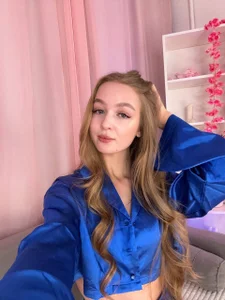CaraDelivils XXX nøgenfoto 2