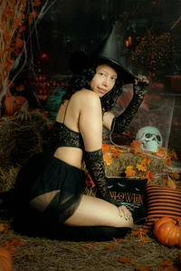 EVAGRECO: Trick or treat🎃… You decide 😈 ( фото)