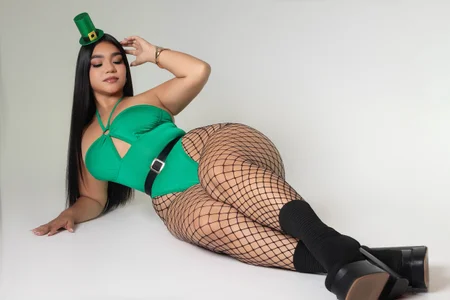 RavenStewart1 St. Patrick's Day never looked so good🍀🌟 Foto 3