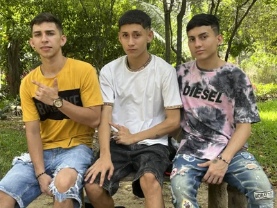 cutehornymax Public টি ছবি