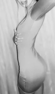 kyvraenmiaa's B&W Sex Photo 4