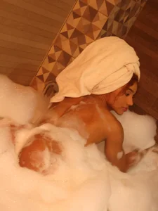 Helena-Fits Jacuzzi Pic 2