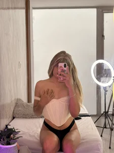 Emma_Paez Public Pic 2