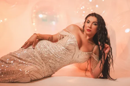 SeleneLujan Elegance bubbles Pic 4