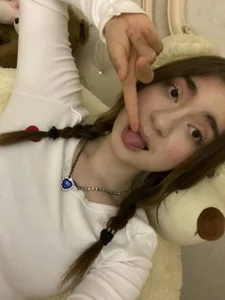 ElianaNewall currently obsessed Pic 3
