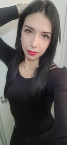 Sofy-Squirt Public Pic 3