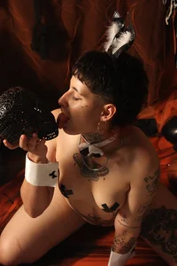 Ethan_lennoxのyour hot goth girlの 5枚の写真