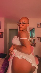 VixenCapri: Public ( фото)