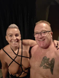 Spicy4U Public Bilde