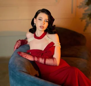 mistress_of_hearts Only red Billede