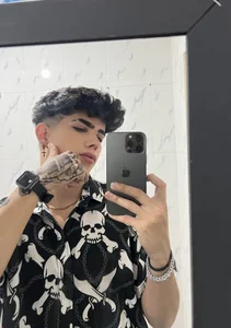 LyleBennett_ Public зображення 2