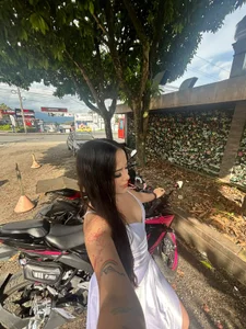 Alisontatcher BIKER GIRL 🏍️🌸 Foto 9