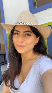 saasha_Petit “Sun ☀️ and me just vibin 😎🌴 Pic