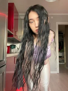 Yammy_YumiのYumi shows off in front of the camera :Dの 4枚の写真