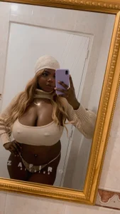 NatyParker new look blonde💛🌻 Foto 4