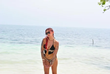 CelesteRhoades Sun and beach👅 Pic 4